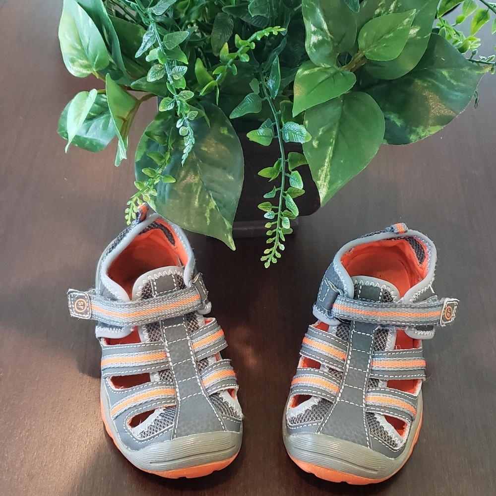 Boys water shoes/sandals size 8